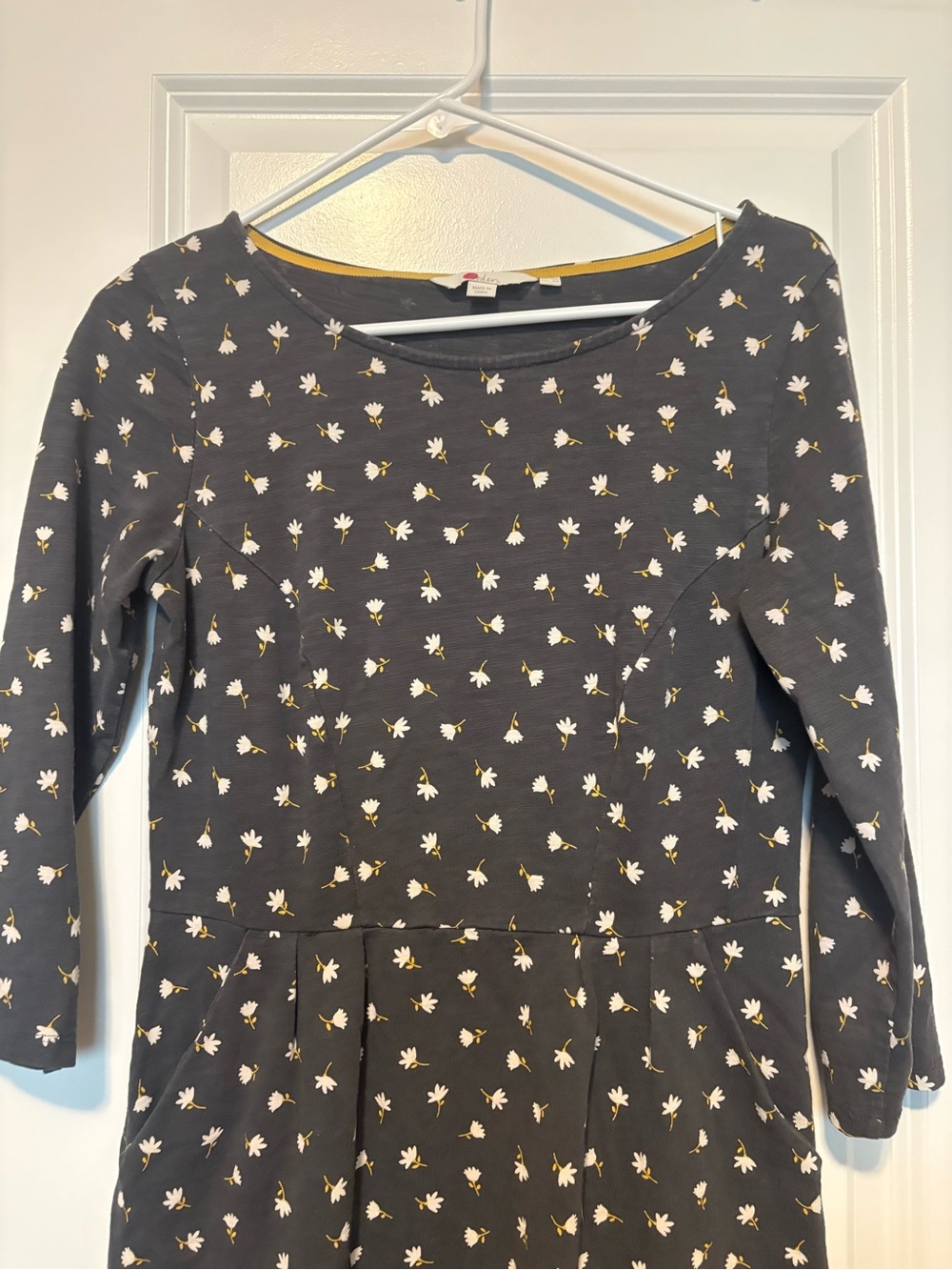 Boden Penny Floral Jersey Dress Gray Charcoal Pleated Waist Pockets Size 6